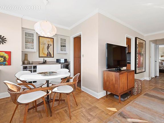 5th image of 101 W 12th St APT 15U