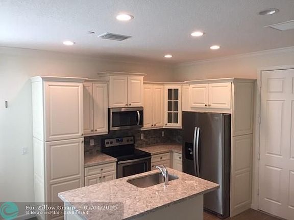 4th image of 14448 Emerald Place Way #1