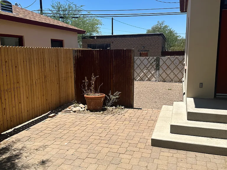 326 E 17th St — Photo 33