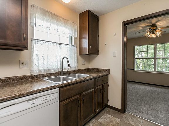 5th image of 4121 Lexington Dr NE #1