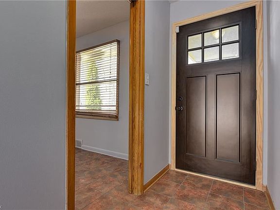 3rd image of 69 Eagle Cliff Dr
