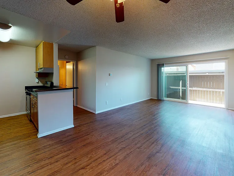 Huntington Vista — Photo 32