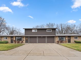 537-541 N Edgelawn Dr #539, Aurora, IL 60506