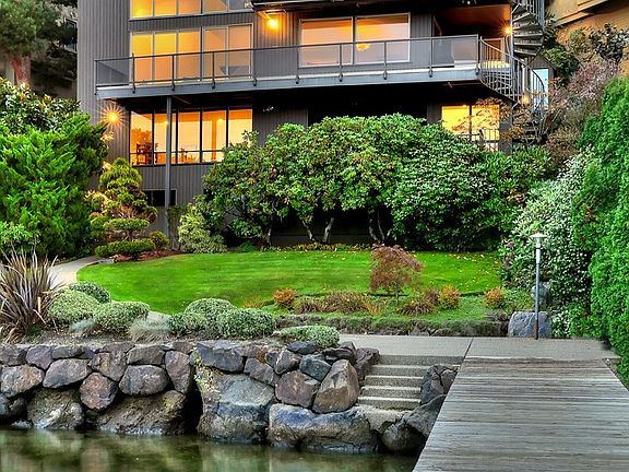 2nd image of 9211 SE Shoreland Pl