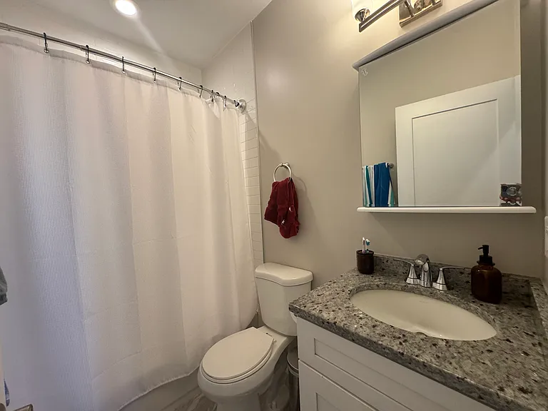 916 W Willow St #2 — Photo 6