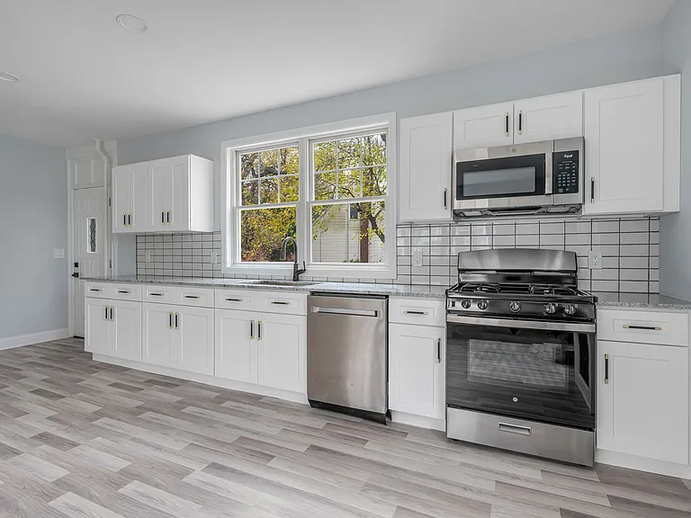 684 Closter Dock Rd — Photo 8