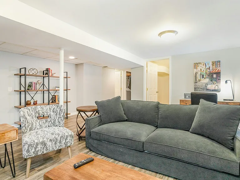621 Susan Dr — Photo 17
