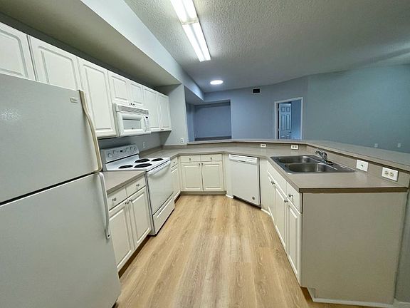 4th image of 17-101 Harbour Vista Cir