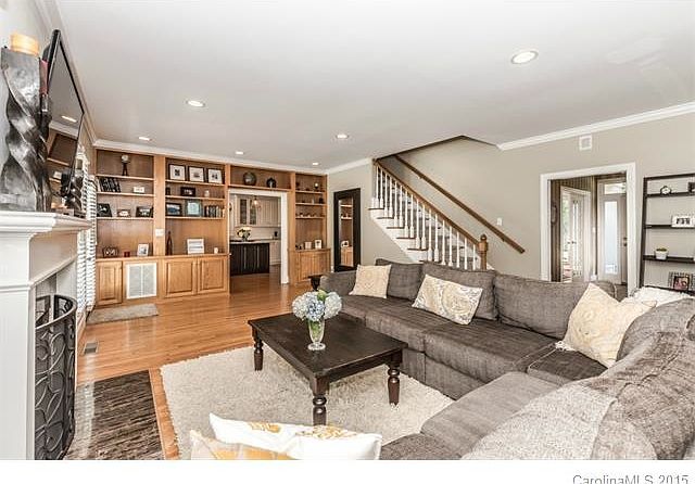1st image of 4115 Windwood Cres