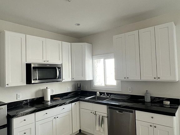3rd image of 1647 Ocean Front Walk APT 11
