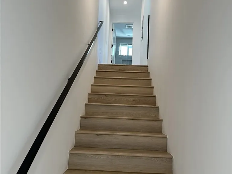 14247 Sylvan St #C — Photo 2