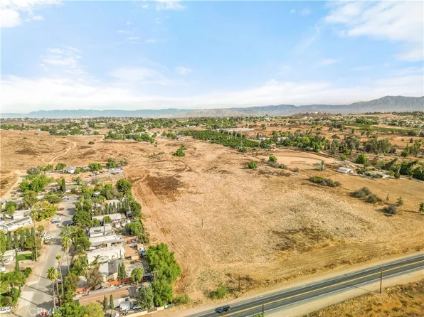 18300 Cajalco Rd, Perris, CA 92570