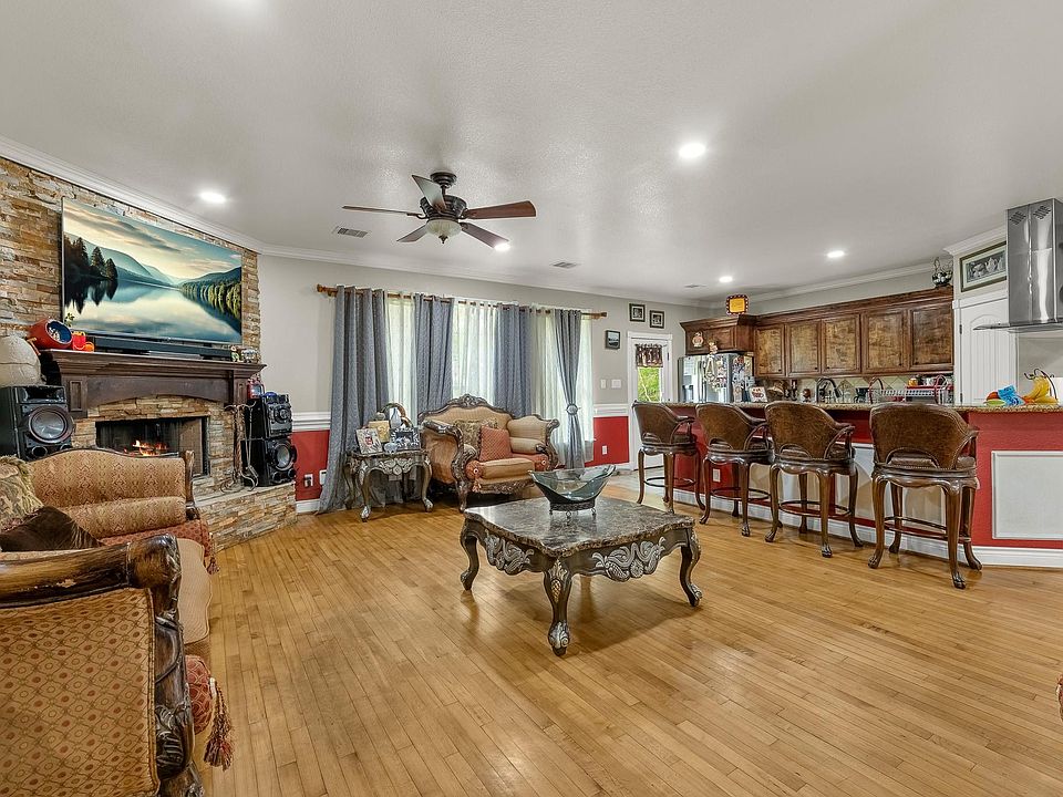 1st image of 18740 Deer Glen Dr