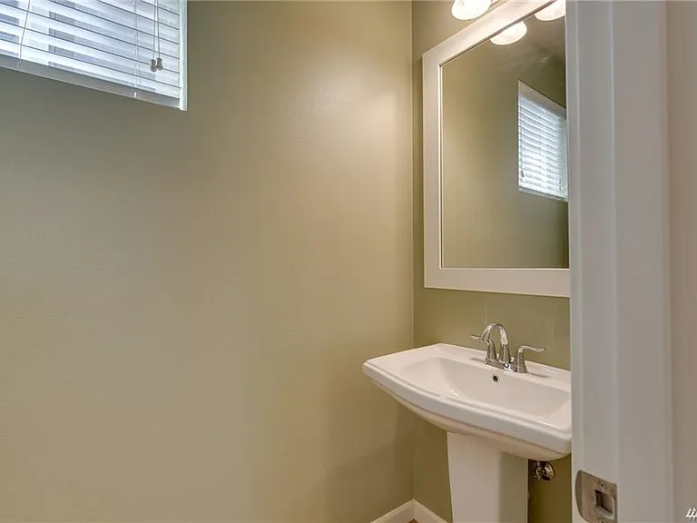 386 NE Denny Way — Photo 5