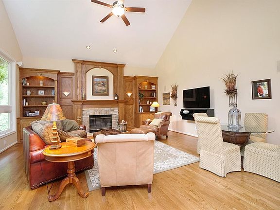 4th image of 9894 Mistymorn Ln
