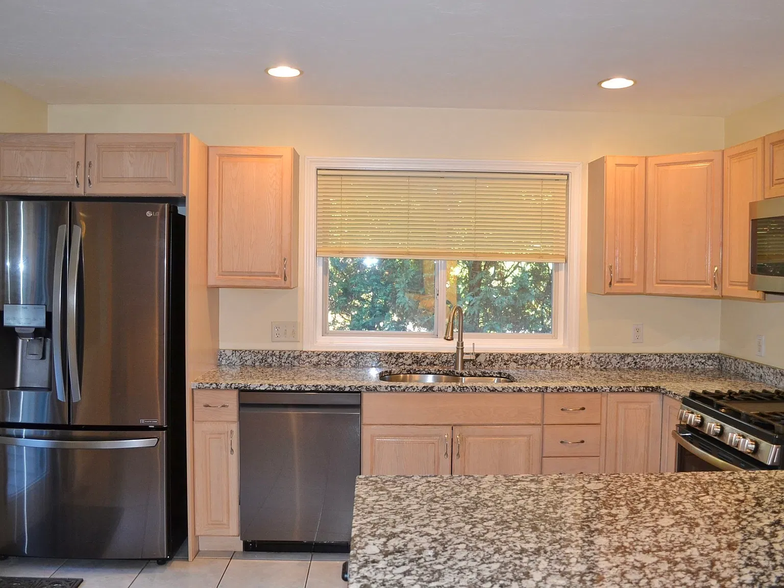 2 bed, 2.5 bath, 2053 sqft, $3,200 — Photo 3