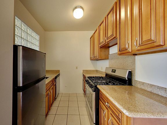 4th image of 830 Hayes St #304