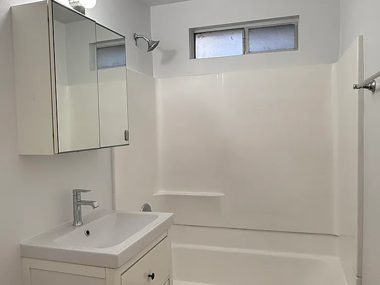 4123 Van Horne Ave — Photo 16