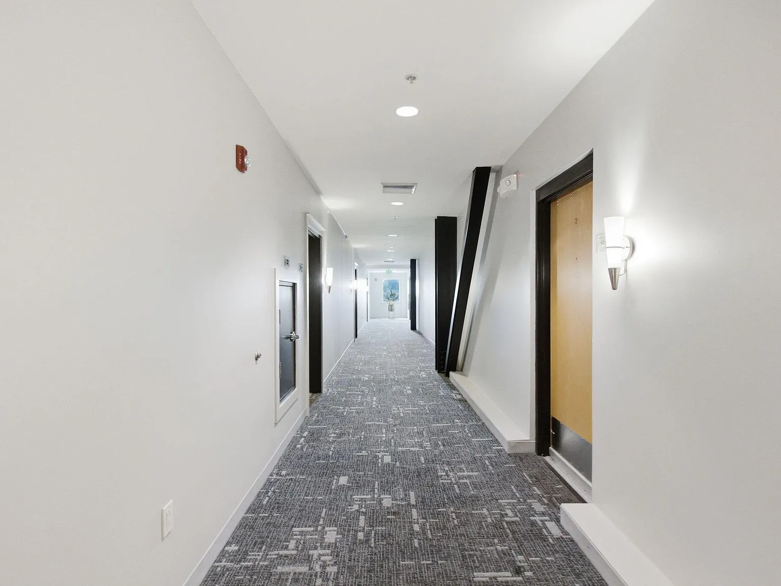1 bed, 1.0 bath, 816 sqft, $2,100 — Photo 3