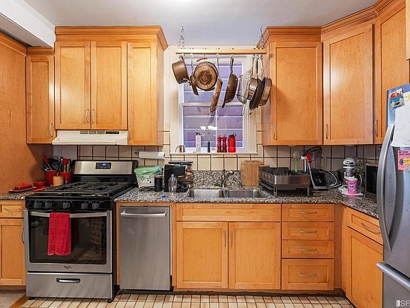 4th image of 498 Hoffman Ave #2