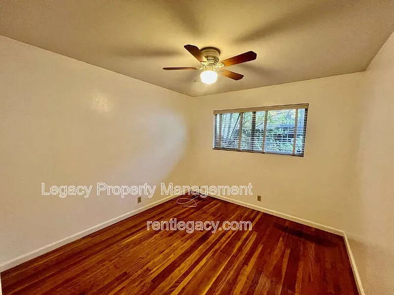 280 Markham Ave — Photo 15