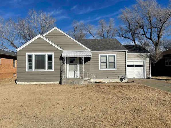 515 W 4th St, Russell, KS 67665