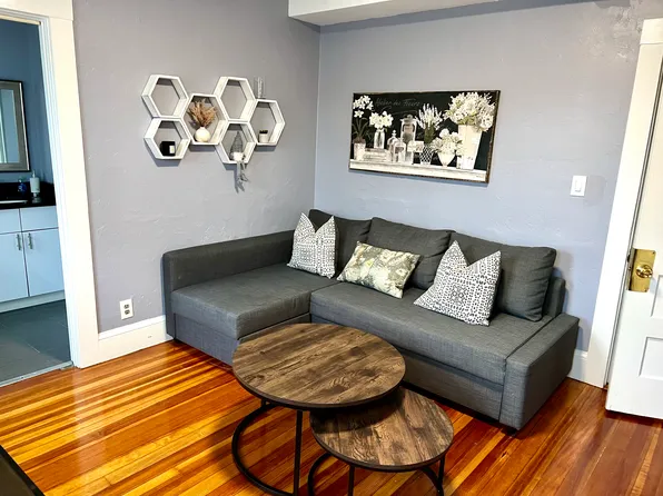 24 Mullen Ct #3, Newton Highlands, MA 02461