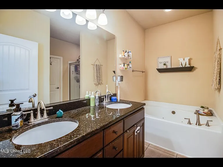 13736 Fieldcrest Way — Photo 15