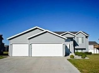 4467 48th St S, Fargo, ND 58104