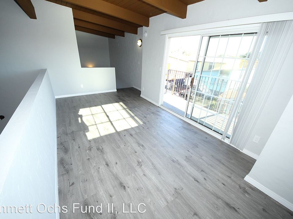 1st image of 423 N Venice Blvd APT 1