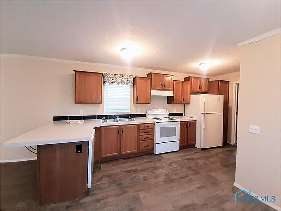 3rd image of 1048 N Main St #46