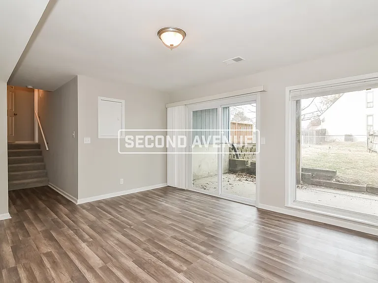 1804 NE Gatewood Dr — Photo 3