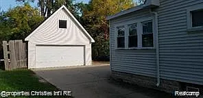 3 bed, 1.0 bath, 1886 sqft, $1,695 — Photo 3