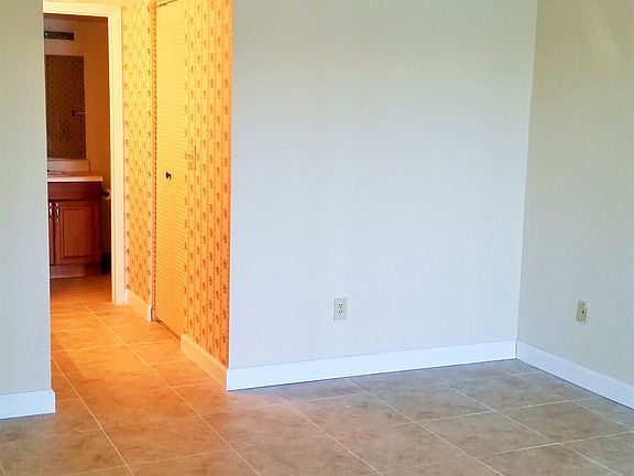 4th image of 1044 S Independence Dr APT C