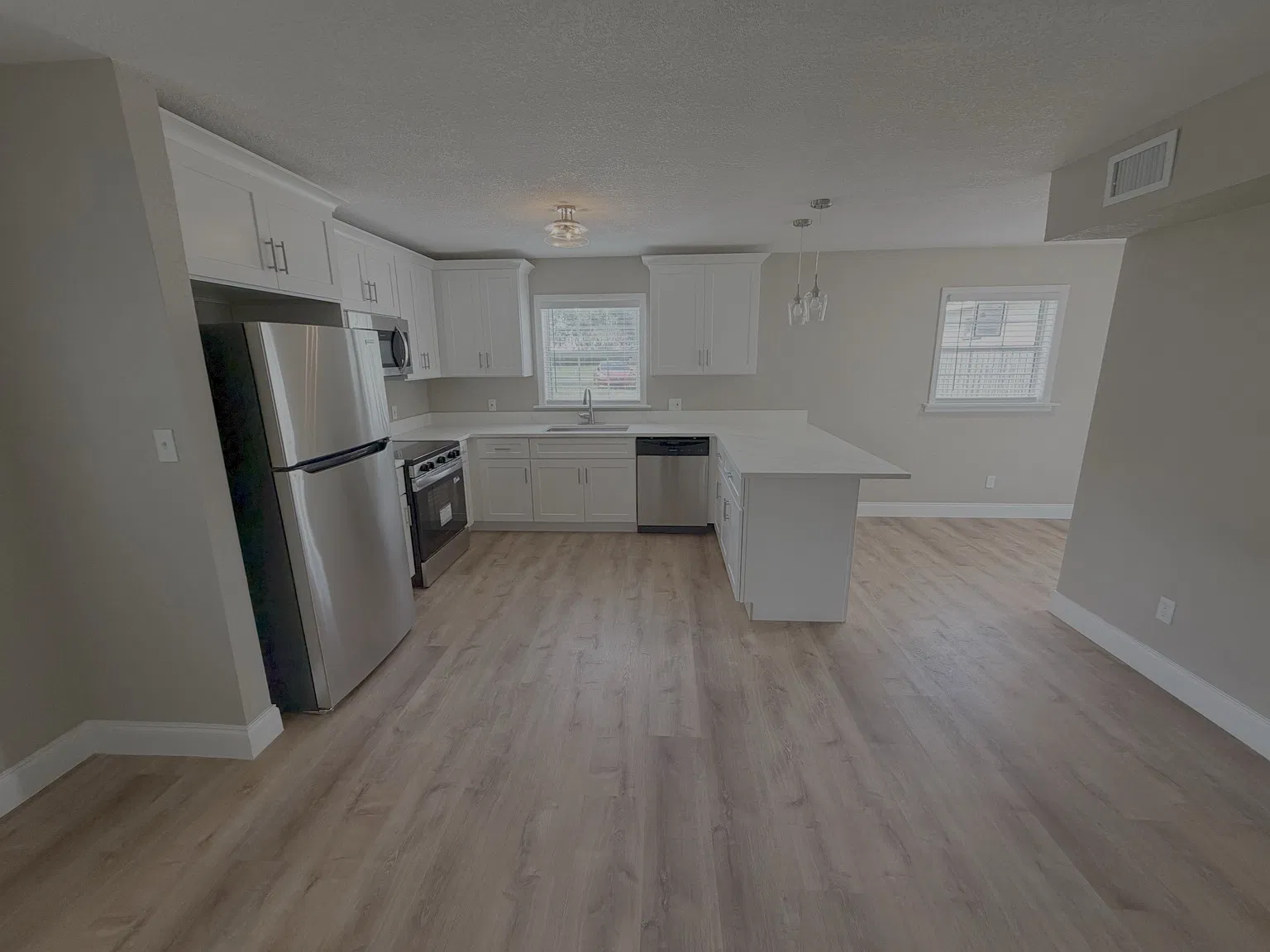 2 bed, 890 sqft, $1,500 — Photo 3
