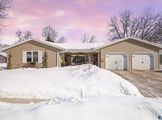 116 S Yellowstone Dr, Brandon, SD 57005