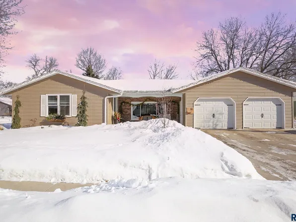 116 S Yellowstone Dr, Brandon, SD 57005