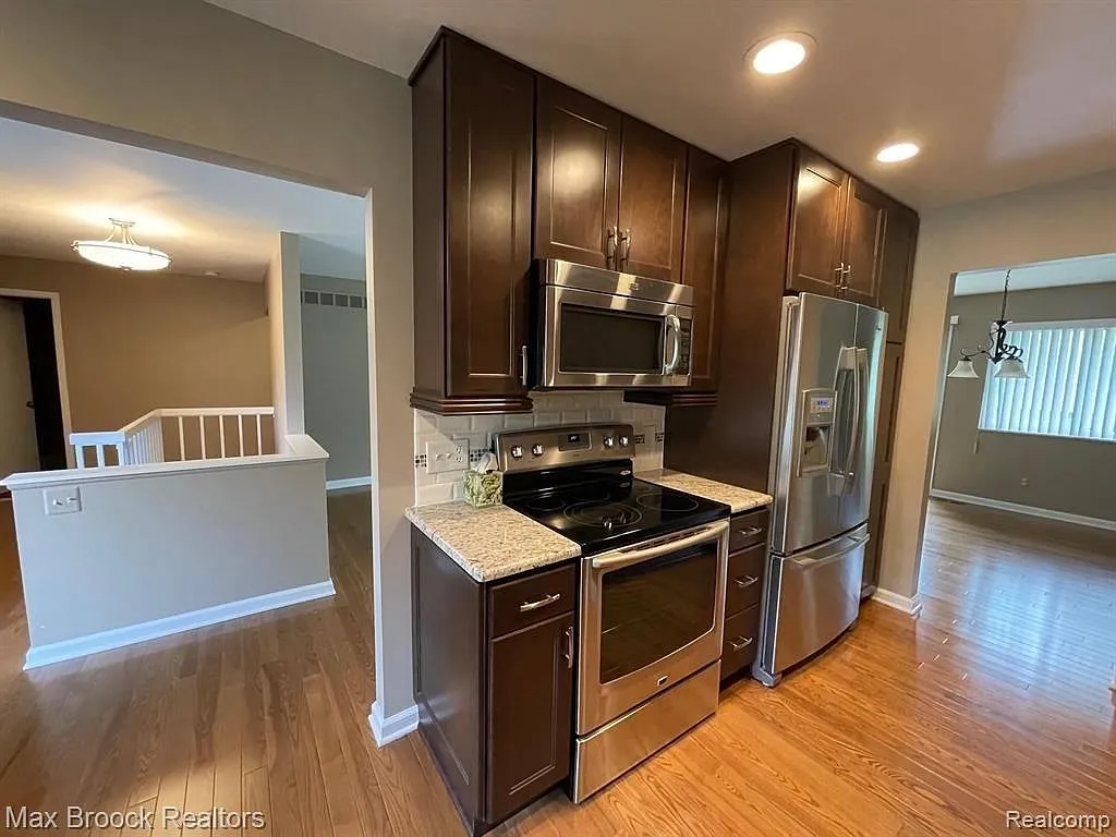 2 bed, 2.0 bath, 1330 sqft, $2,500 — Photo 4