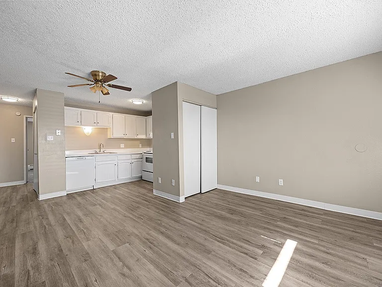 Garden Pointe — Photo 10