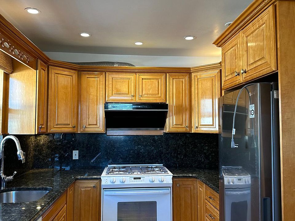 1st image of 15929 95th St Floor 2