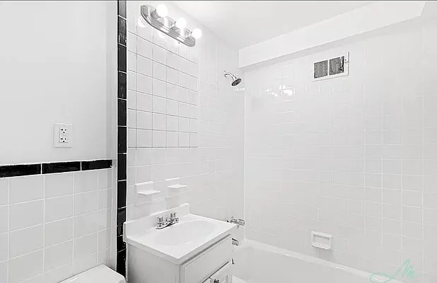 Rented by CitySites Real Estate Group | media 4