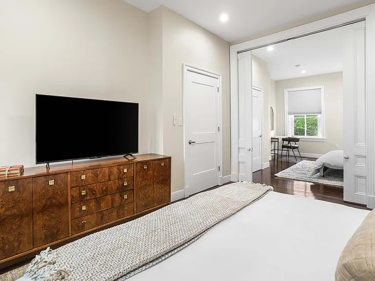 327 E Capitol St SE #2 — Photo 46