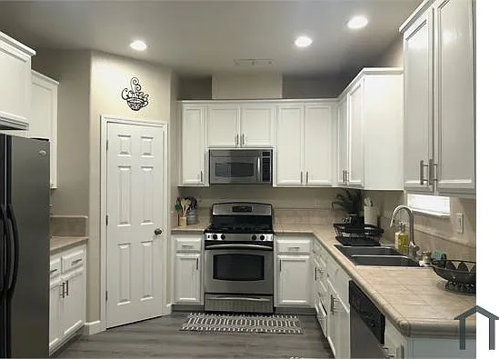 715 Ferrier Way — Photo 4