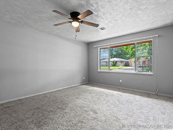 4th image of 1921 S Santa Fe Pl