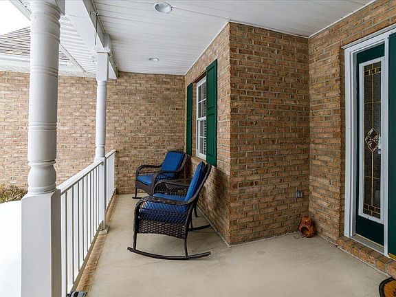 4th image of 77 Rosebud Ln