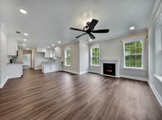 208 S William Barnett Ave, Cleveland, TX 77327