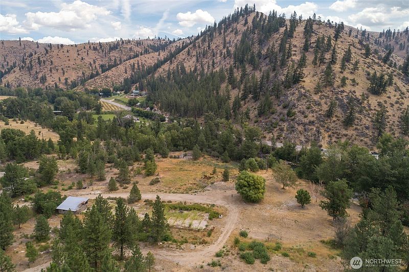 4th image of 372 Mad Ranch Lane