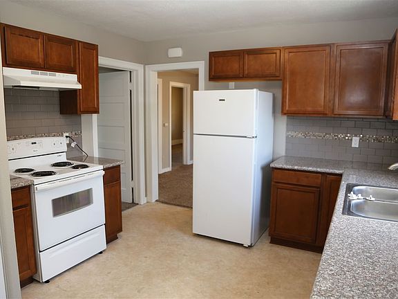 4th image of 1723 E Cataldo Ave