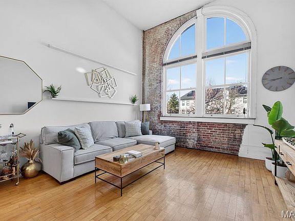 5th image of 4242 Laclede Ave APT 213