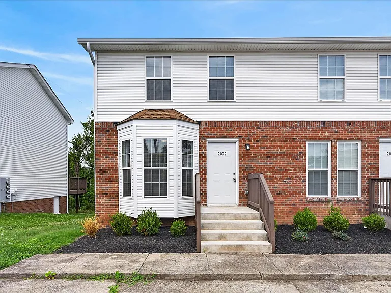 2072 Tynewood Dr — Photo 1